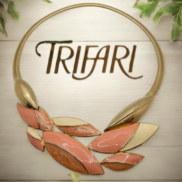Vintage TRIFARI Coral Leaf Enamel Bib Necklace Gorgeous Choker Jewelry Chunky - Picture 1 of 11